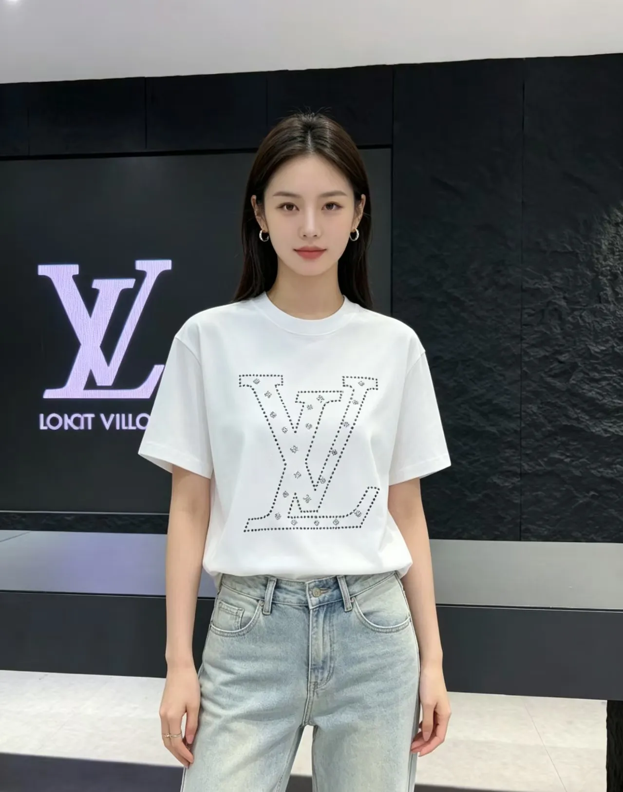 Louis Vuitton/ logo